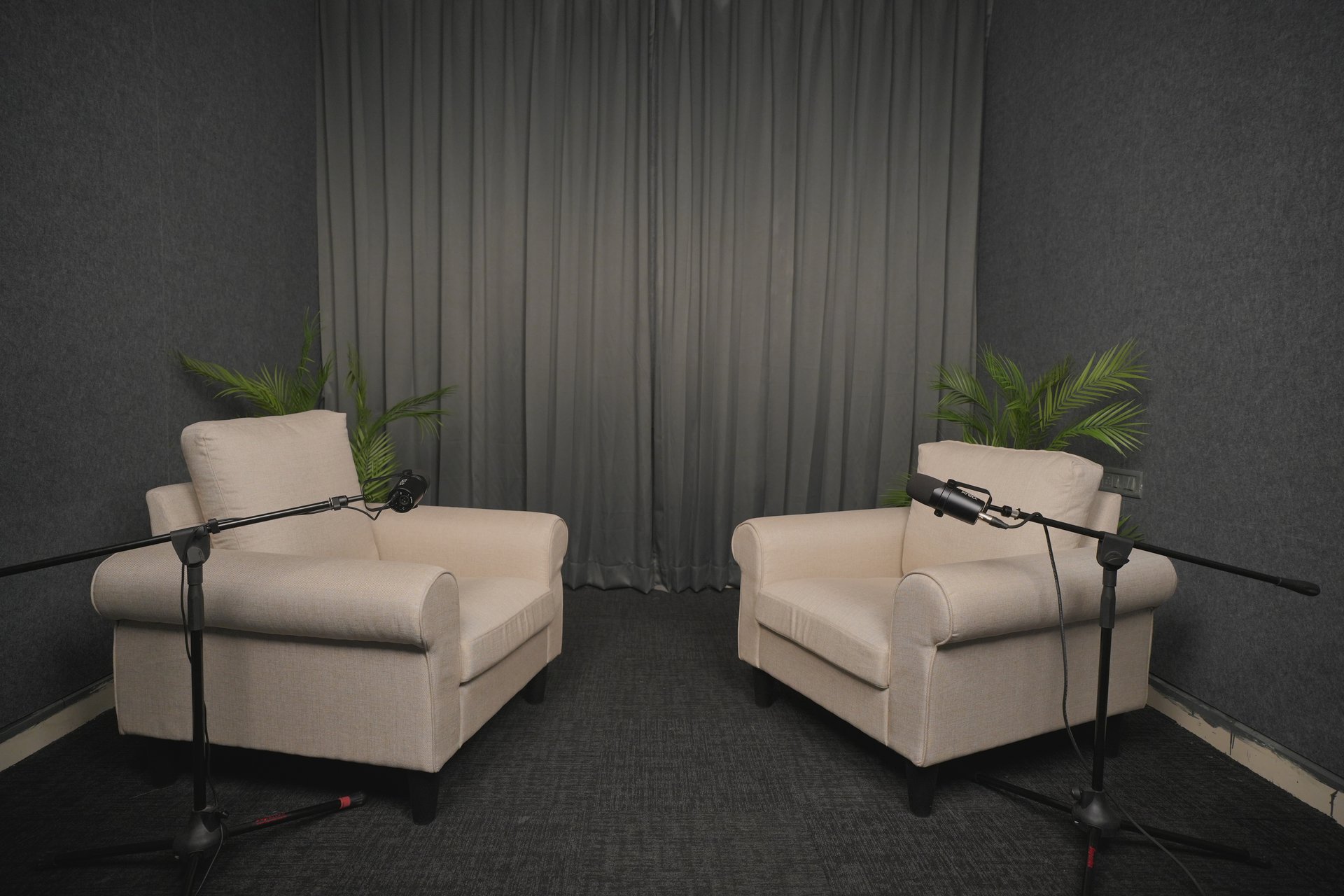 Podcast Studio Hero 5 - Multi-Cam Stage