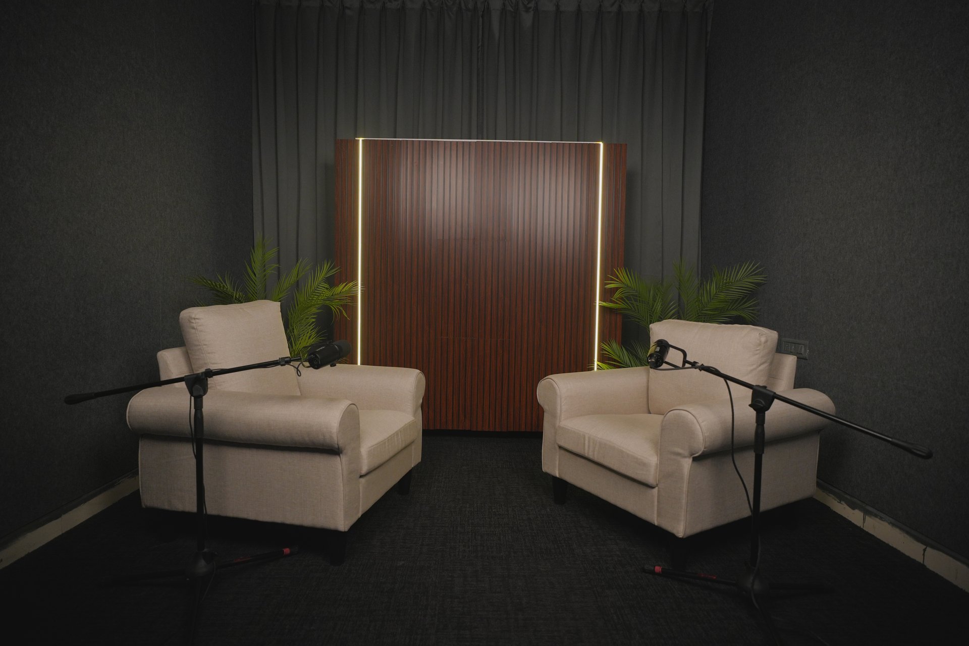 Podcast Studio Hero 4 - Twin Armchair Suite
